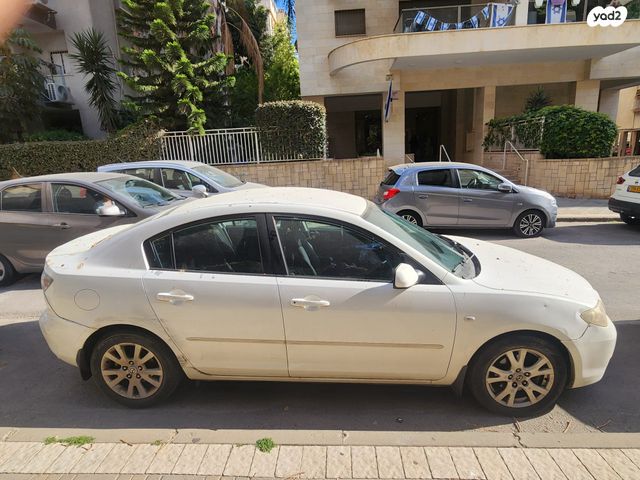 מודעת רכב מאזדה 3