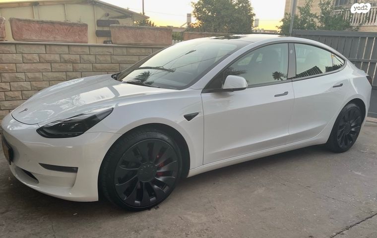 מודעת רכב טסלה מודל 3