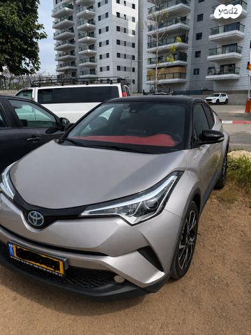 מודעת רכב טויוטה C-HR