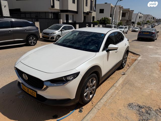 מודעת רכב מאזדה CX-30