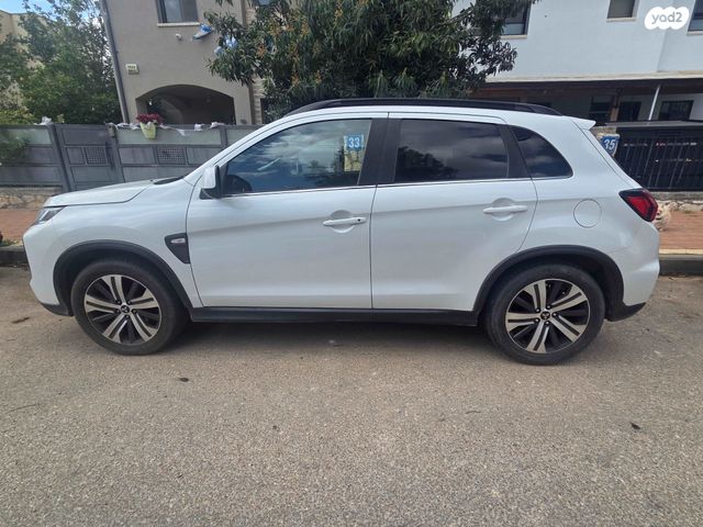 מודעת רכב מיצובישי ASX