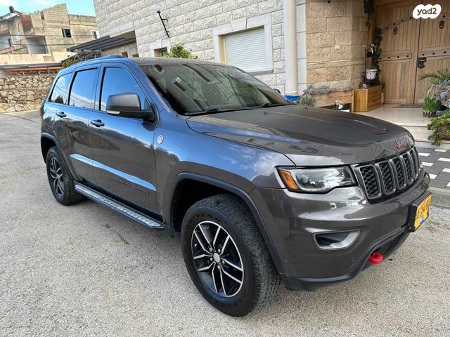 מודעת רכב ג'יפ גרנד צ'ירוקי