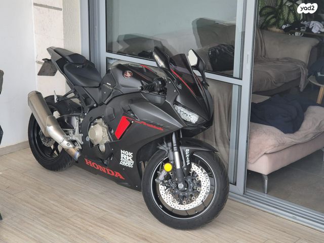 מודעת רכב הונדה CBR1000RR