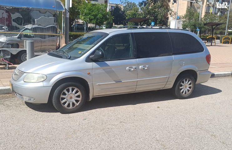 מודעת רכב קרייזלר טאון אנד קאנטרי