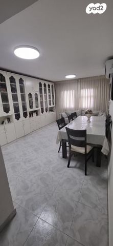 שדרות ירושלים 49