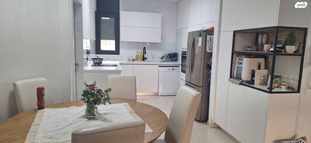 חיים הרצוג 21