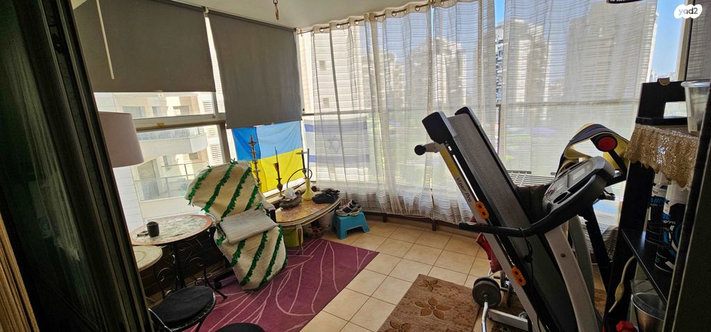 שדרות האלונים 8