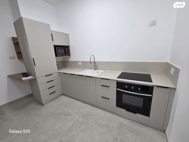 אסתר המלכה 2