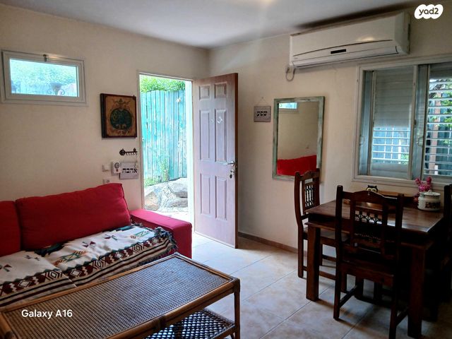 בארץ אהבתי 1