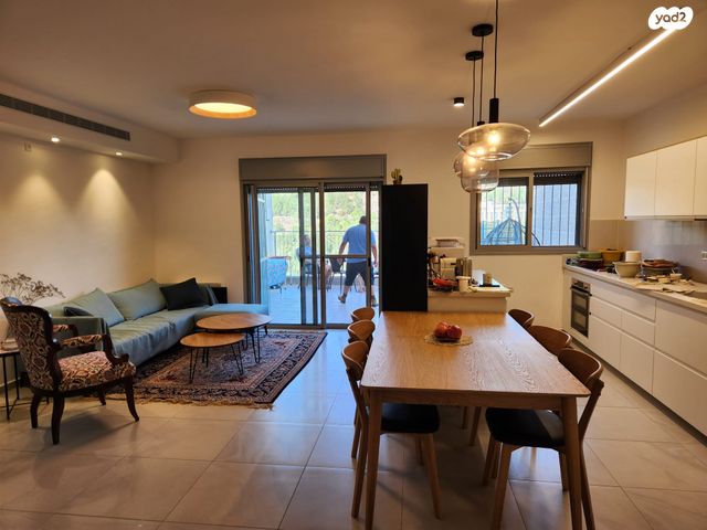 אדמונד סחייק 15