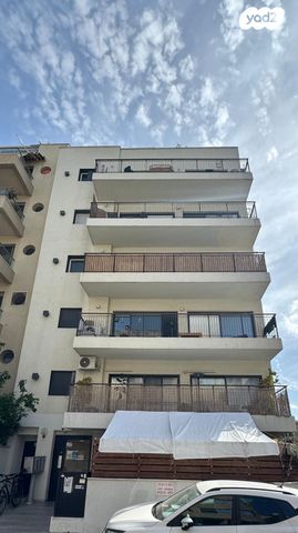 מונטיפיורי, הרכבת