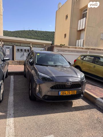 מודעת רכב טויוטה יאריס קרוס
