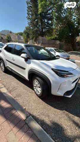 מודעת רכב טויוטה יאריס קרוס