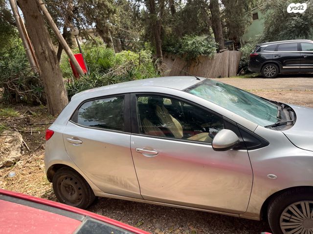 מודעת רכב מאזדה 2