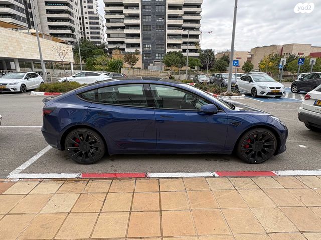מודעת רכב טסלה מודל 3