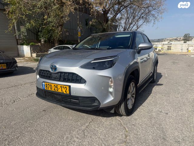 מודעת רכב טויוטה יאריס קרוס