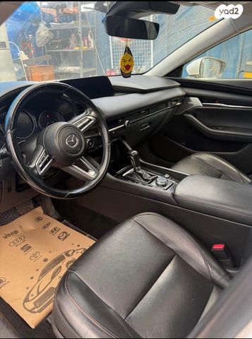 מודעת רכב מאזדה 3