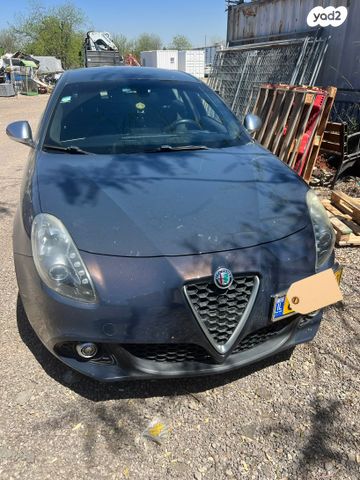 מודעת רכב אלפא רומיאו ג'ולייטה