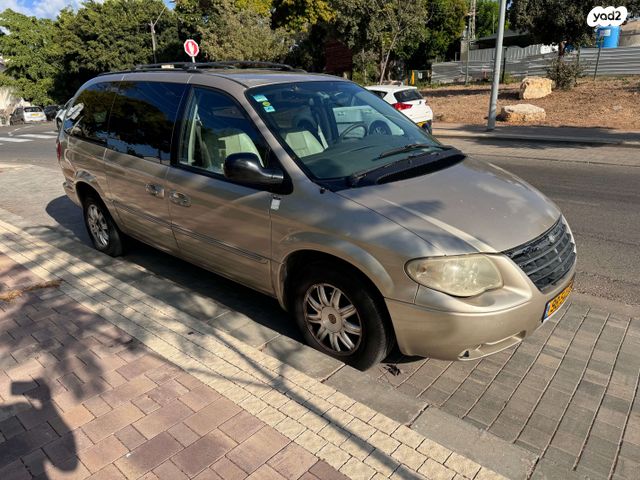 מודעת רכב קרייזלר טאון אנד קאנטרי