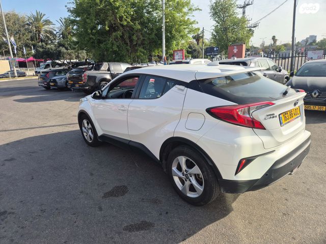 מודעת רכב טויוטה C-HR