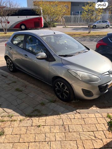 מודעת רכב מאזדה 2