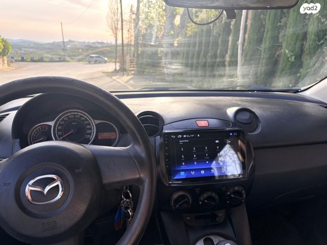 מודעת רכב מאזדה 2
