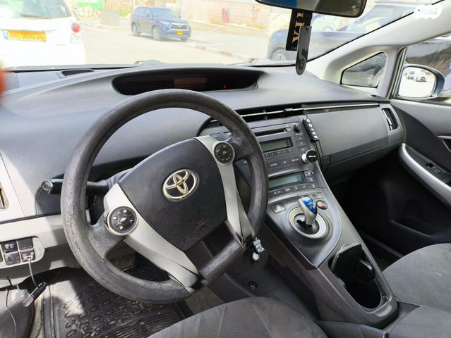 מודעת רכב טויוטה פריוס