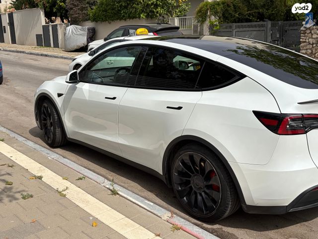 מודעת רכב טסלה מודל Y