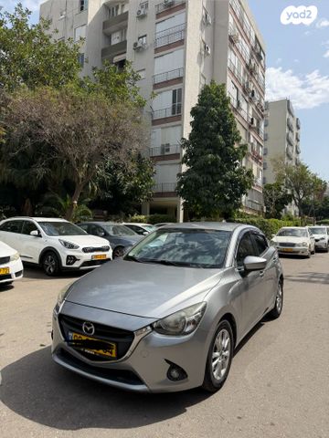 מודעת רכב מאזדה 2