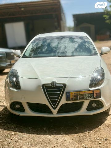 מודעת רכב אלפא רומיאו ג'ולייטה