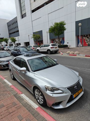 מודעת רכב לקסוס IS