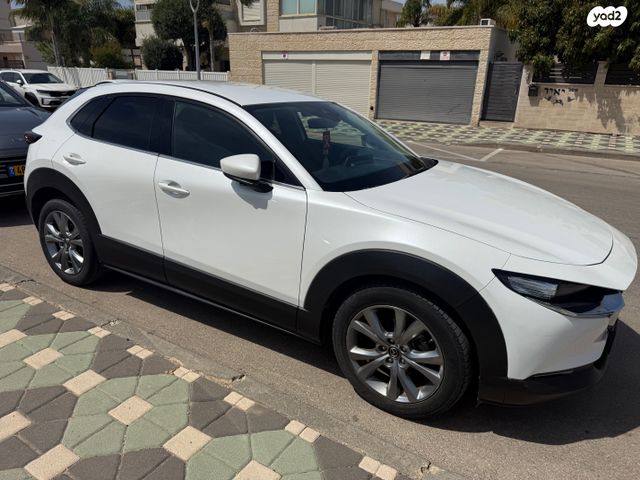 מודעת רכב מאזדה CX-30
