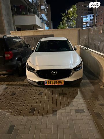 מודעת רכב מאזדה CX-30