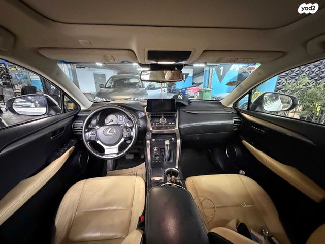 מודעת רכב לקסוס NX