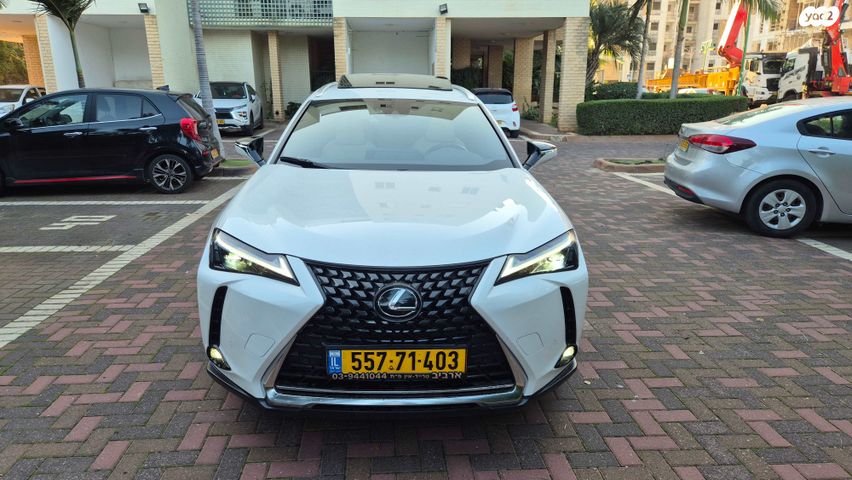 מודעת רכב לקסוס UX