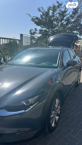 מודעת רכב מאזדה CX-30