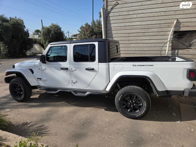 מודעת רכב ג'יפ גלדיאטור