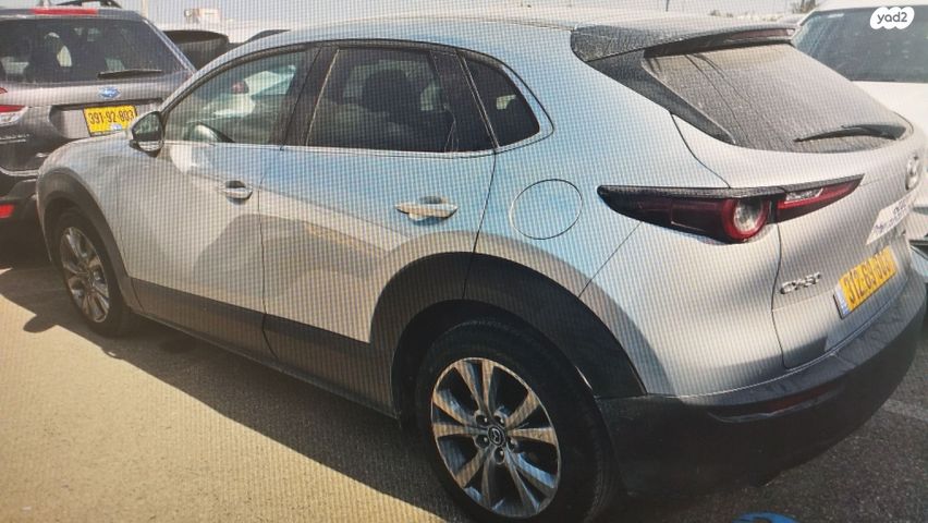 מודעת רכב מאזדה CX-30