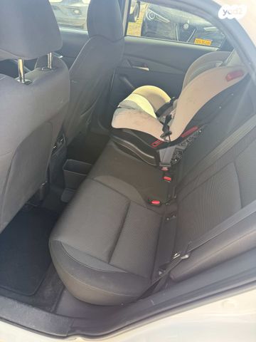 מודעת רכב מאזדה CX-30