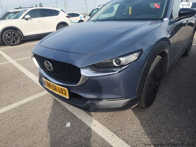 מודעת רכב מאזדה CX-30