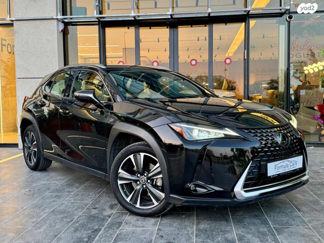 מודעת רכב לקסוס UX