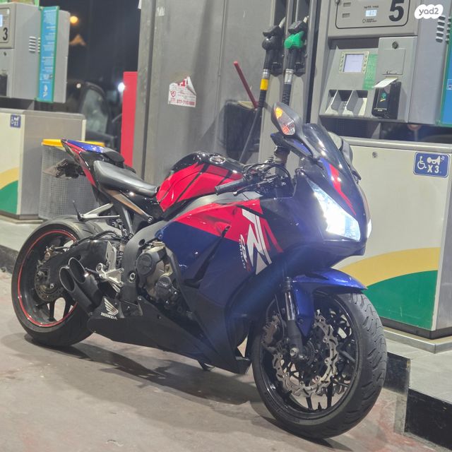 מודעת רכב הונדה CBR1000RR