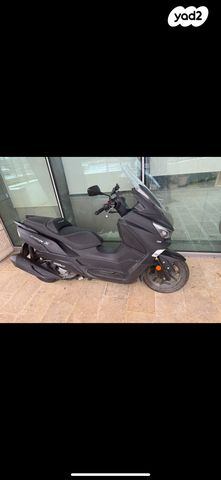 מודעת רכב סאן יאנג ג'וי-מקס Z-300