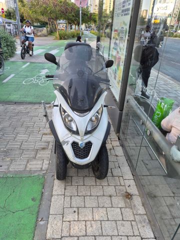 מודעת רכב פיאג'ו MP3 300