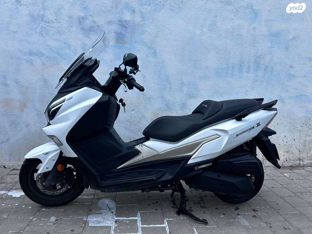 מודעת רכב סאן יאנג ג'וי-מקס Z-250