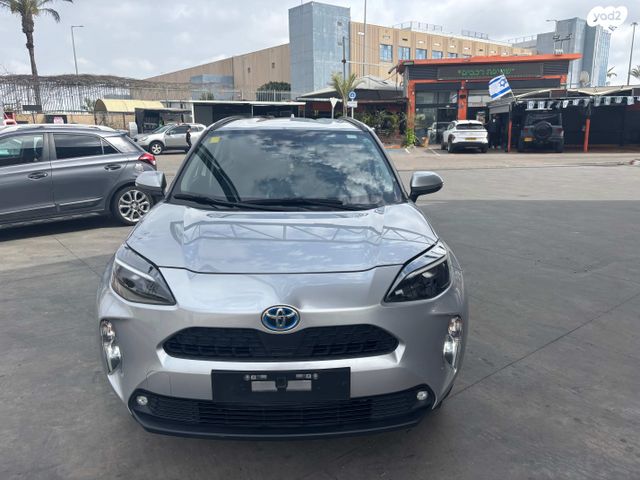 מודעת רכב טויוטה יאריס קרוס 1