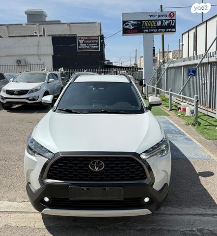 מודעת רכב טויוטה קורולה קרוס 2