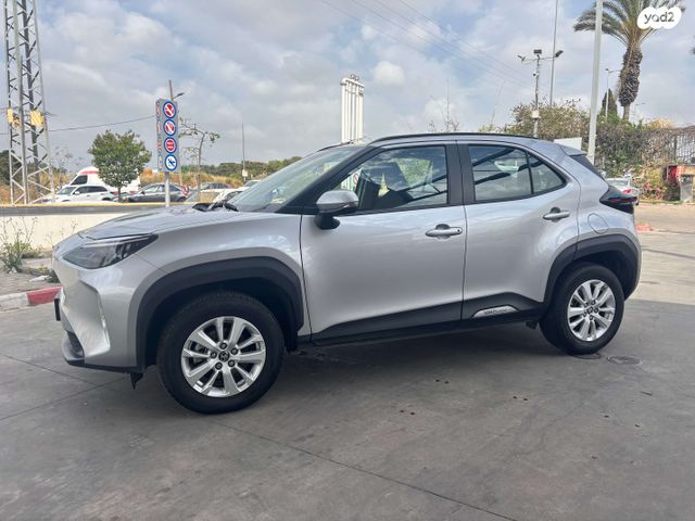 מודעת רכב טויוטה יאריס קרוס