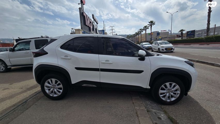 מודעת רכב טויוטה יאריס קרוס