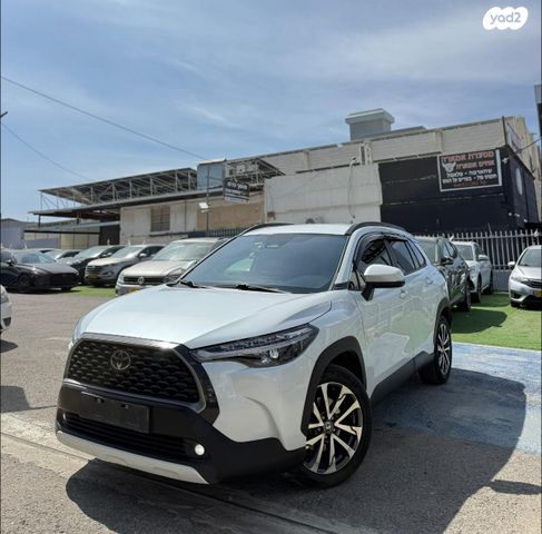 מודעת רכב טויוטה קורולה קרוס 1